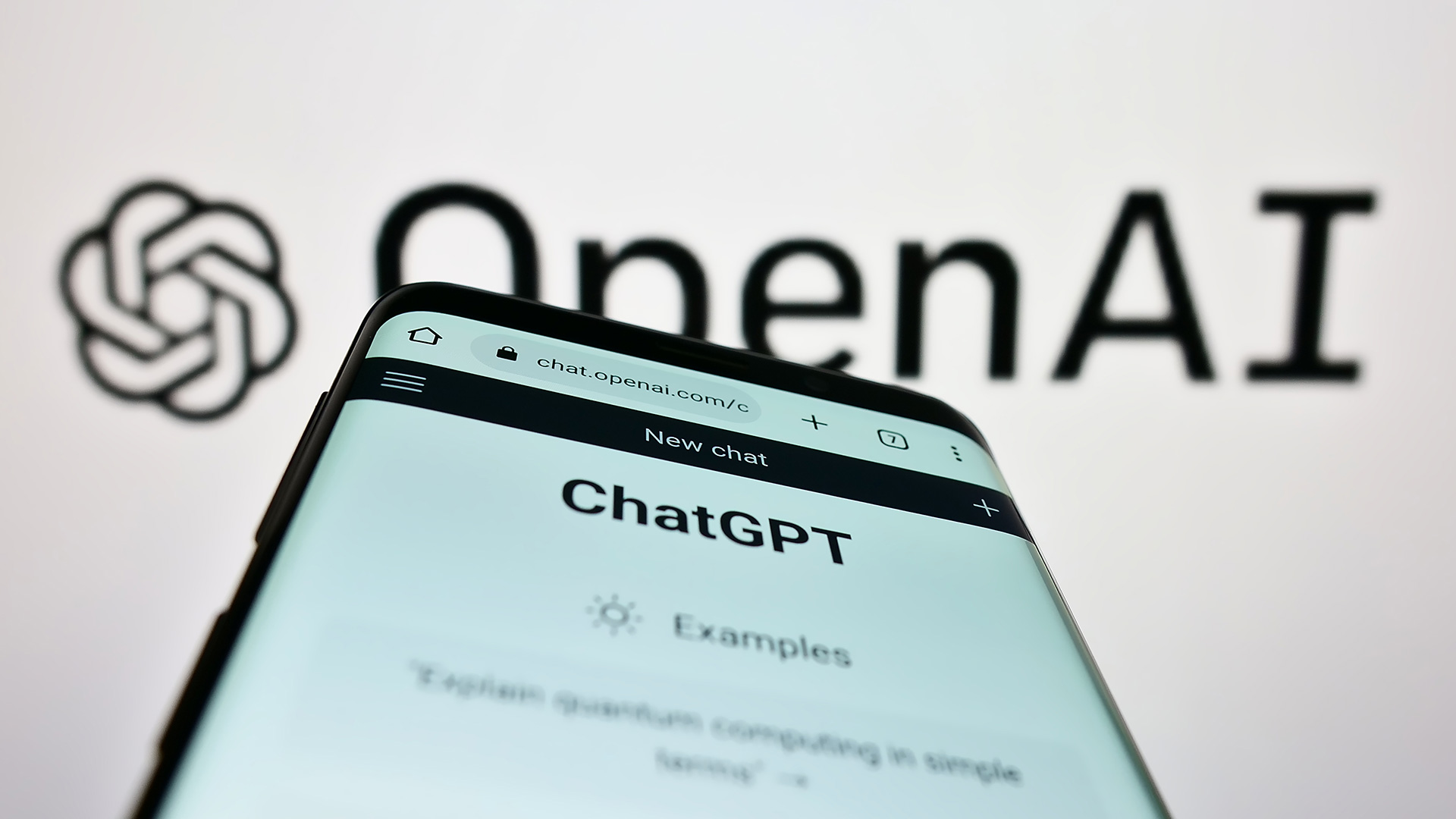 OpenAI nuove regole per un uso sicuro di ChatGPT