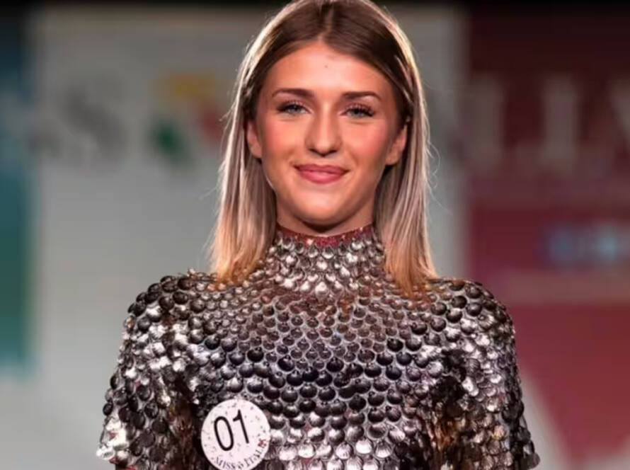 Elisa Verdoni posa durante il concorso Miss Italia